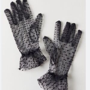 Carolina amato Swiss dotted black gloves new with tags one size